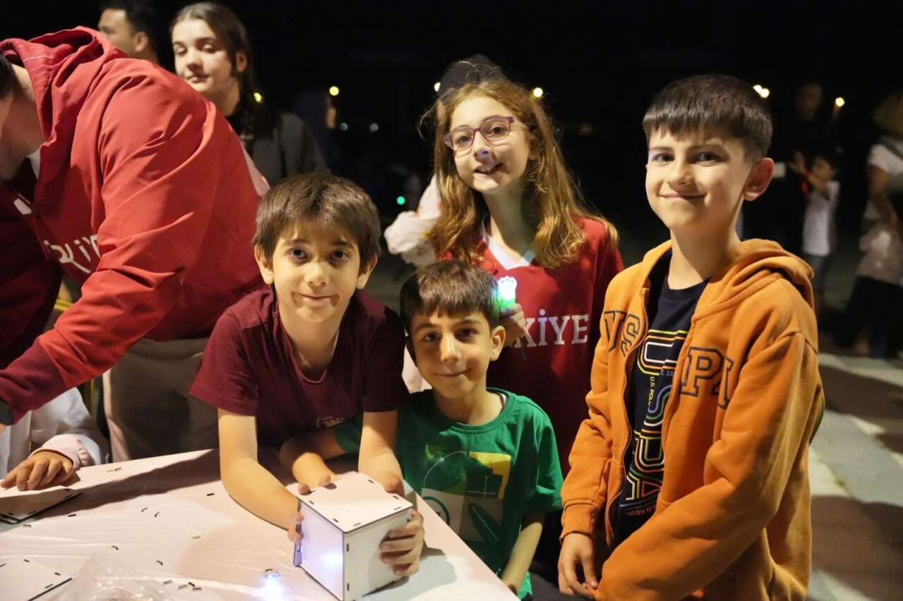 Gece yarısı Konya’da nefes kesen manzara! Herkes gökyüzüne kilitlendi 8